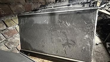 Радиатор охлаждения двигателя (алюминиевый сердечник, пластиковые