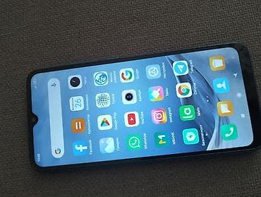 Смартфон Xiaomi (серия Redmi) с каплевидным вырезом под фронтальную