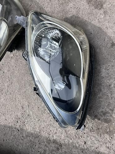 Автозапчасти: Комплект передних фар Toyota — 4
