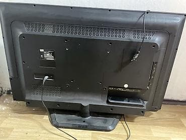 Телевизоры: Телевизор TCL, диагональ около 32–40". Плоская LED‑панель — 4