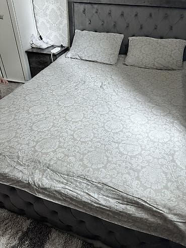 Двуспальная кровать, Б/у, С мягким изголовьем, длина - 200 см — 2