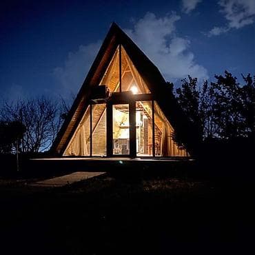 vip house: Сдается А‑frame домик в сутки. Имеется все необходимое для кухни а — 1
