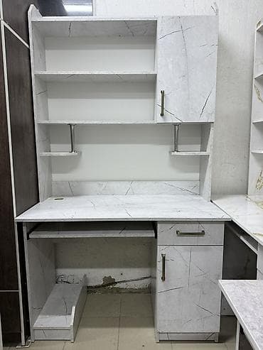 компьютерый стол: Компьютерный стол, С полками — 8