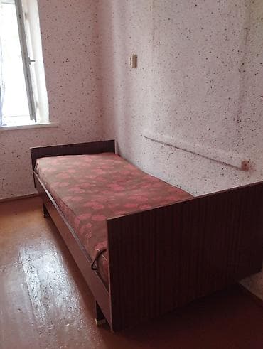 кровать одноместная: Односпальная кровать советского образца с матрасом. - Размер — 2