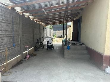 Үйлөр: Продаётся участок с домом в селе Кызыл Туу 📍 Село Кызыл Туу 📐 — 4
