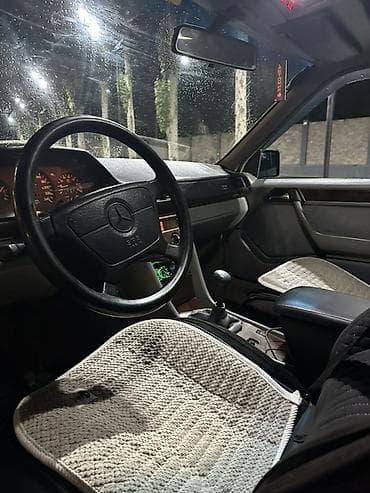 Mercedes-Benz W124: 1994 г., 2 л, Механика, Бензин, Седан — 4