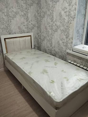 small table: Односпальная кровать, С матрасом, длина - 200 см — 1
