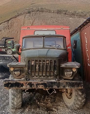 айнек эшик: Урал с колесной формулой 6×6 и пассажирским кузовом-фургоном — 1