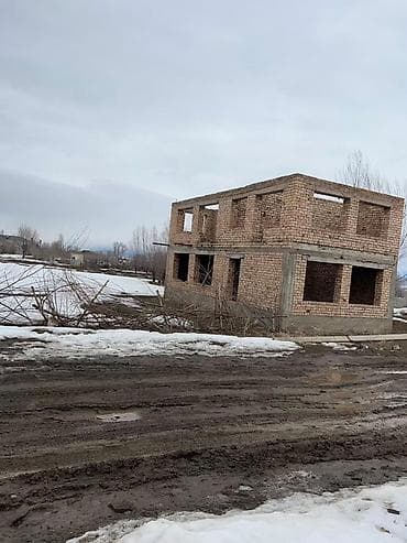 с озерное: Продается недостроенный двухэтажный кирпичный дом. Характеристики: - — 2