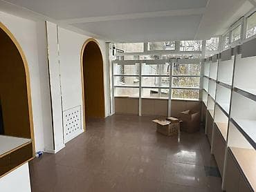 Часть магазина, В жилом доме, 40 м² Действующий, Без оборудования, С ремонтом, 1 линия, Склад, Видеонаблюдение и сигнализация