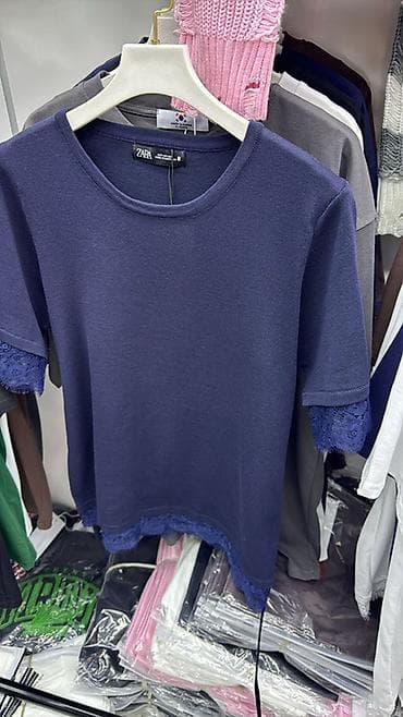 Толстовки, худи: Женская трикотажная футболка с кружевной отделкой - Модель: базовая — 4