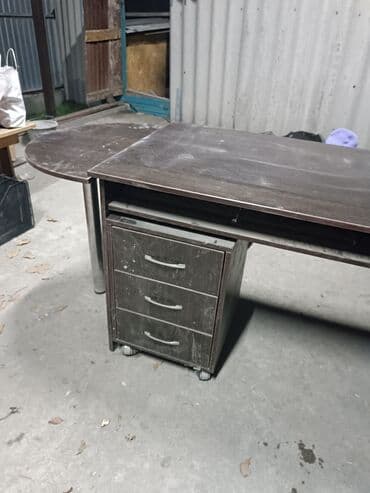 уголок офисные: Большой офисный угловой стол в хорошем состоянии. Цвет темного — 3