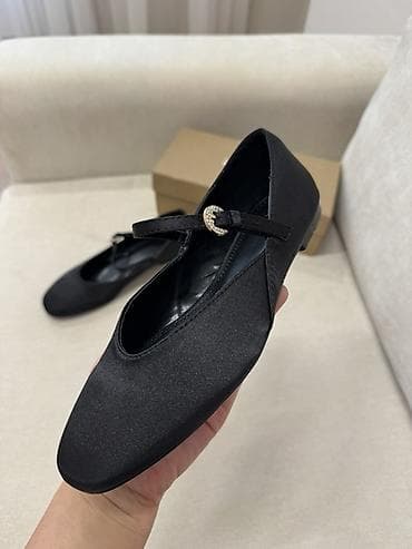 тапочки zara: Балетки ZARA, черные - Элегантный сатиновый верх с легким матовым — 1