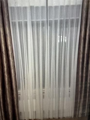 Тюль на окно с классической вертикальной драпировкой. -