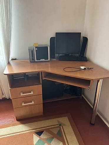 Компьютерный стол, Угловой