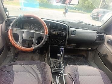 Транспорт: Volkswagen Passat: 1990 г., Седан — 7