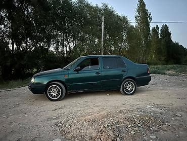 Volkswagen Vento: 1993 г., 1.8 л, Механика, Бензин, Седан — 5