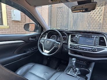 салон тойота: Toyota Highlander: 2017 г., 3.5 л, Автомат, Бензин, Кроссовер — 10