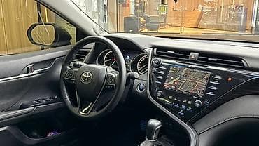 prius prime: Toyota Camry: 2018 г., Автомат, Седан — 3