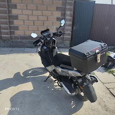 скутер бензиновой: Скутер-танк 150 - Двигатель: бензиновый, воздушное охлаждение. Объем — 1