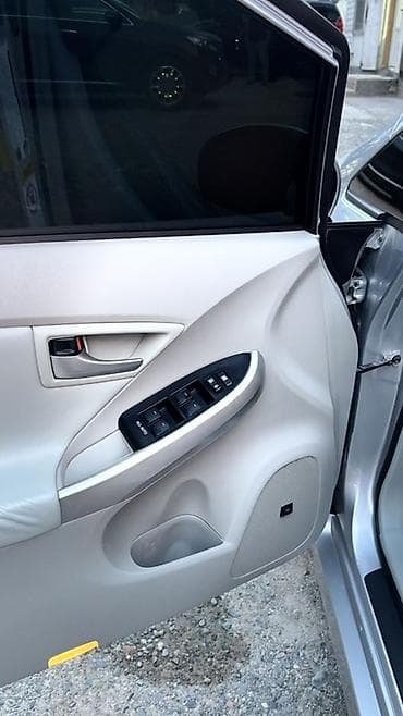 prius: Toyota Prius: 2015 г., 1.8 л, Вариатор, Гибрид, Лифтбек — 9