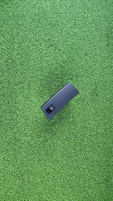 Кнопка стеклоподьемника е54 Год 2004 Цена 500с 6–944—557 В отличном