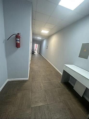Кыймылсыз мүлк: Кеңселерди ижаралоо, 37 м², Административдик имаратта, Тоолор көрүнүп турат, 1-катар, Өзүнчө кире бериши менен — 4