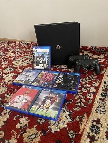 PlayStation 4 (Slim) с комплектом игр и двумя геймпадами Состав
