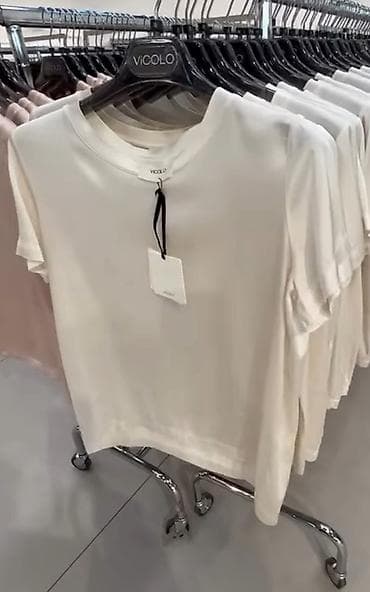Футболка, Классическая модель, Италия, Vicolo, Вискоза, Новый, L at lalafo.kg Футболка, Классическая модель, Италия, Vicolo, Вискоза, Новый, L