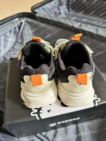 бу красофки: Детские б/у кроссовки Jomoto
Состояние - хорошее. ( 4/5)
Размер - 28 — 4