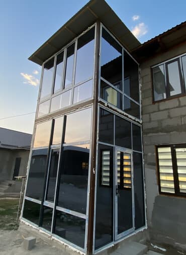 офисные: Алюминиевое окно на заказ, Тип окна: Панорамные, Декоративные особенности: Фрамуга, Бесплатная установка, Без рассрочки — 1