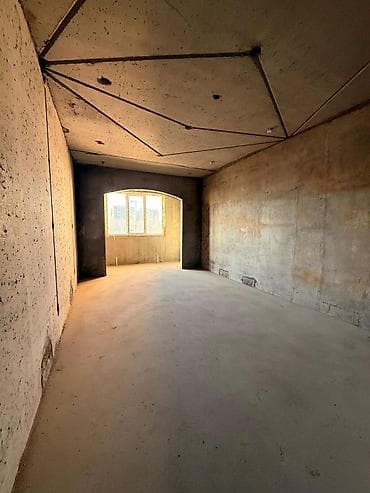 Кыймылсыз мүлк: 3 бөлмө, 83 м², 106-серия жакшыртылган, 2 кабат, ПСО (өзү оңдоп түзөтүп бүтүү үчүн) — 3