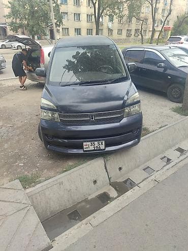 Toyota Voxy: 2005 г., Автомат, Бензин, Вэн/Минивэн lalafo.kg да Toyota Voxy: 2005 г., Автомат, Бензин, Вэн/Минивэн