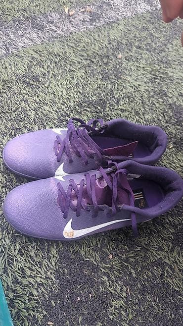 Футбольные бутсы Nike (цвет: фиолетовый с белым логотипом).носил 1 раз