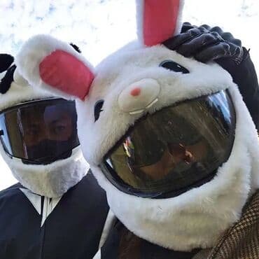 толстовки бмв: Чехлы для шлема Белый Зайчик Черный монстр Кролик Санта Клаус — 1