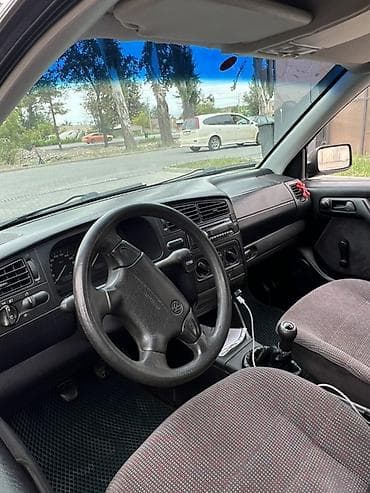Volkswagen Vento: 1996 г., Механика, Седан — 4
