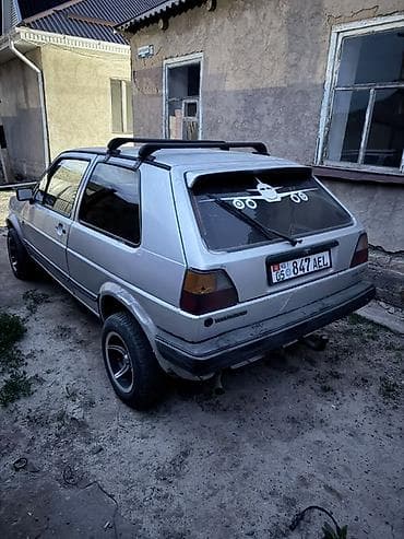 Унаа: Volkswagen Golf: 1985 г., 1.8 л, Кол менен иштөөчү, Бензин, Хетчбек — 2