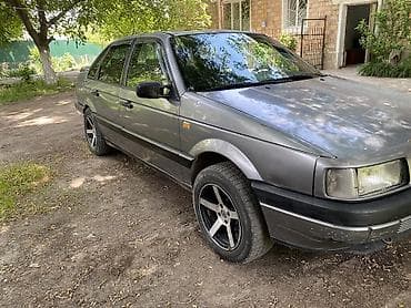Volkswagen Passat: 1990 г., 1.8 л, Механика, Бензин, Седан