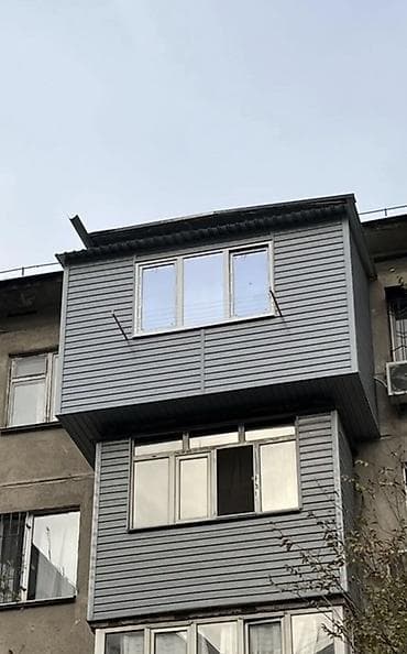 обшивка домов: Выносной балкон с панорамным остеклением и облицовкой сайдингом - — 4