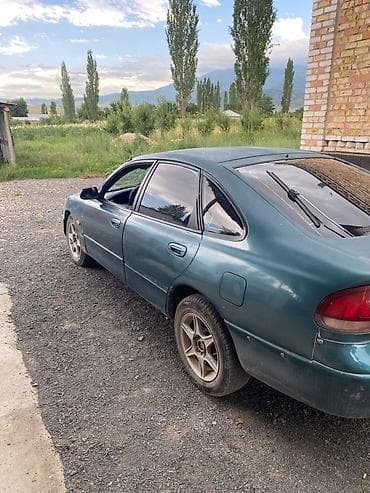 Mazda 626: 1992 г., 2 л, Механика, Газ, Седан