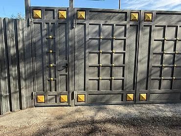 Дома: Продаю дом, на одном участке два дома имеются все необходимые — 8