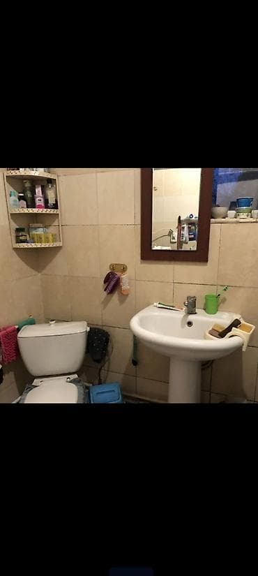 Үйлөр: 67 м², 4 бөлмө, Унаа токтотуучу жай, Забор, тосулган — 2