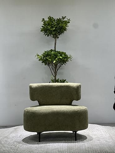 Кресло дизайнерское, безподлокотное, с асимметричным силуэтом -