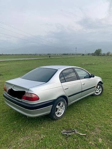 чанган uni v: Toyota Avensis: 2000 г., Механика, Бензин, Седан — 3