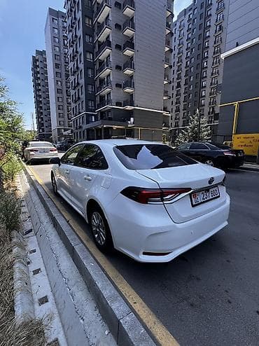 Транспорт: Toyota Corolla: 2020 г., 1.8 л, Вариатор, Гибрид, Седан — 7