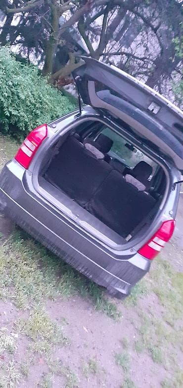 тает: Toyota WISH: 2003 г., 1.8 л, Автомат, Бензин, Минивэн — 3
