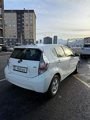 сиденья toyota: Toyota Aqua: 2013 г., 1.3 л, Вариатор, Гибрид, Хэтчбэк — 8