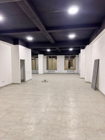 аренда коммерческого помещения: Сдаются 3 помещения, по Первой линии ул Коенкозова. На 1 этаже 130 кв — 2