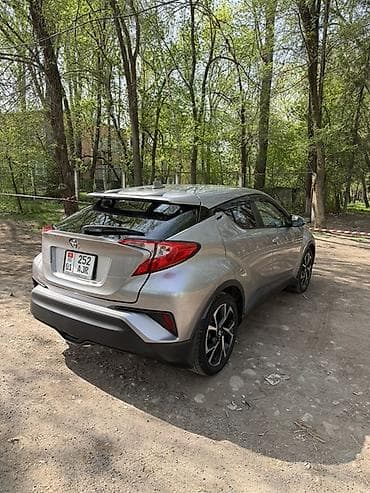 prius v: Toyota C-HR: 2017 г., 2 л, Вариатор, Бензин, Кроссовер — 5