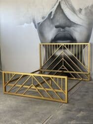 ковры ош: Металлический каркас кровати, минималистичный дизайн - Материал — 3